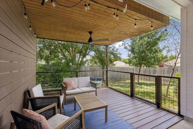 8702 Meridian Oak LN, Austin, TX 78744