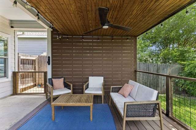 8702 Meridian Oak LN, Austin, TX 78744