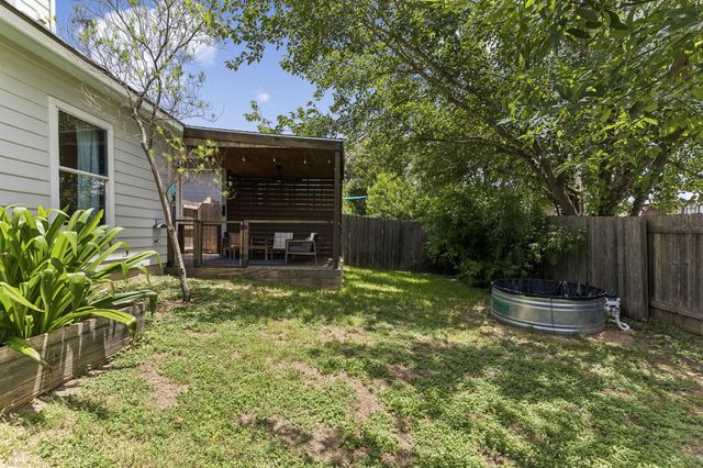 8702 Meridian Oak LN, Austin, TX 78744