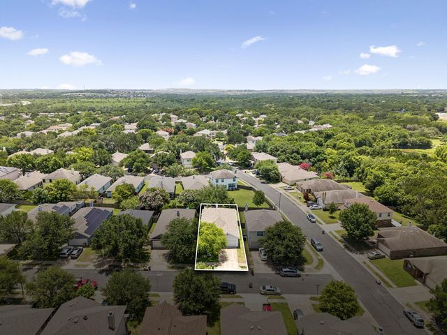 8702 Meridian Oak LN, Austin, TX 78744