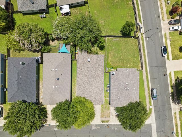 8702 Meridian Oak LN, Austin, TX 78744