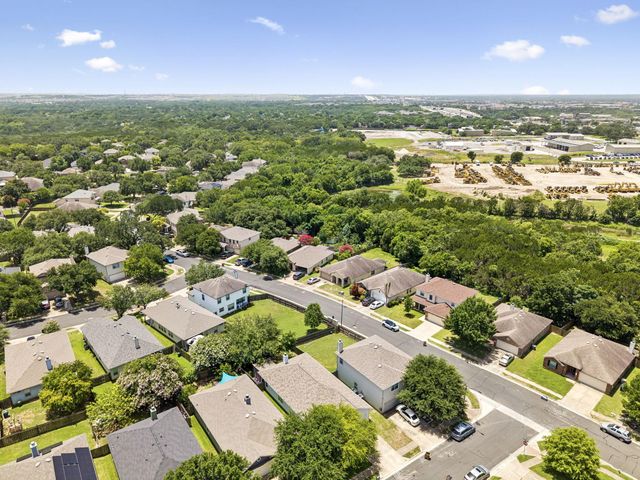 8702 Meridian Oak LN, Austin, TX 78744