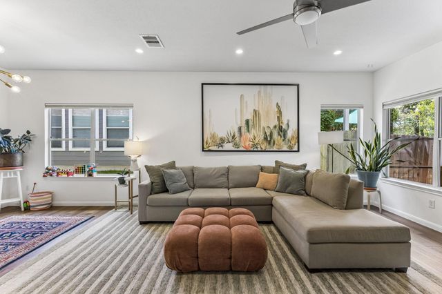 8702 Meridian Oak LN, Austin, TX 78744