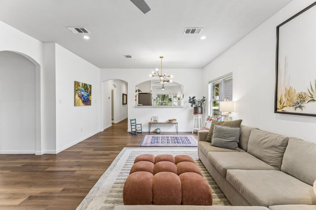 8702 Meridian Oak LN, Austin, TX 78744