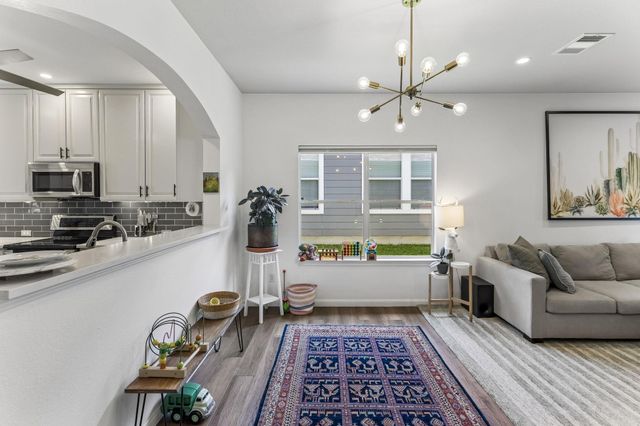 8702 Meridian Oak LN, Austin, TX 78744