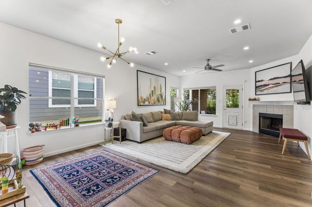 8702 Meridian Oak LN, Austin, TX 78744