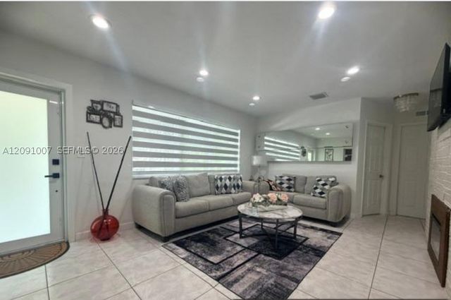 2630 De Soto Dr, Miramar, FL 33023
