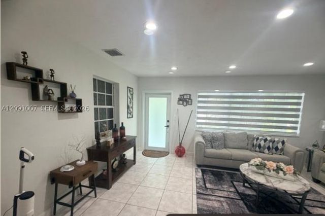 2630 De Soto Dr, Miramar, FL 33023
