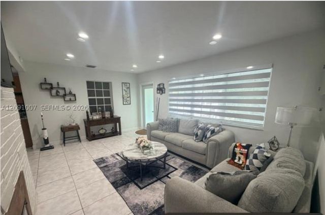 2630 De Soto Dr, Miramar, FL 33023