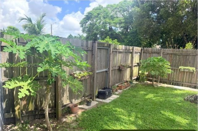2630 De Soto Dr, Miramar, FL 33023