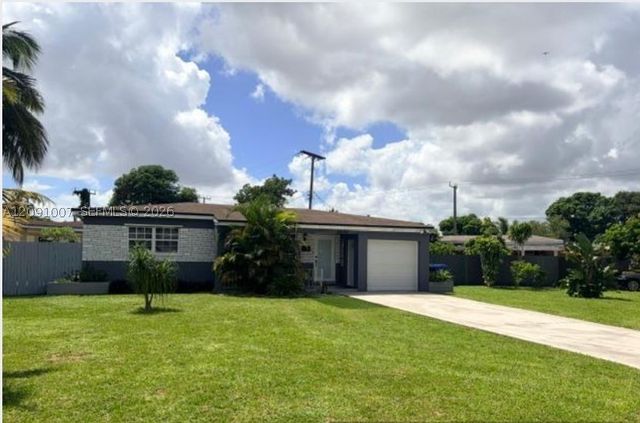 2630 De Soto Dr, Miramar, FL 33023