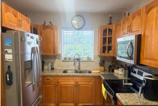 2630 De Soto Dr, Miramar, FL 33023