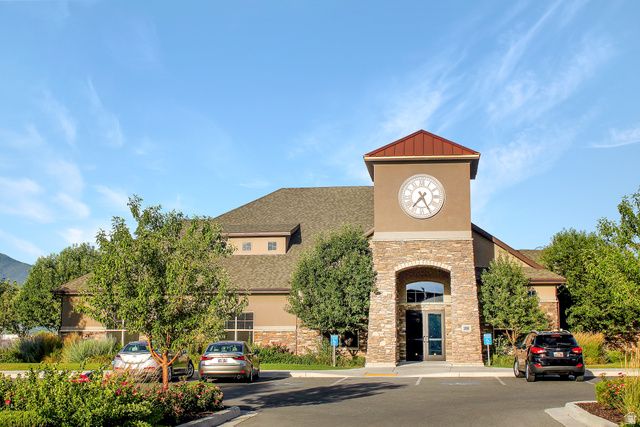 920 W STONEHAVEN DR, North Salt Lake, UT 84054