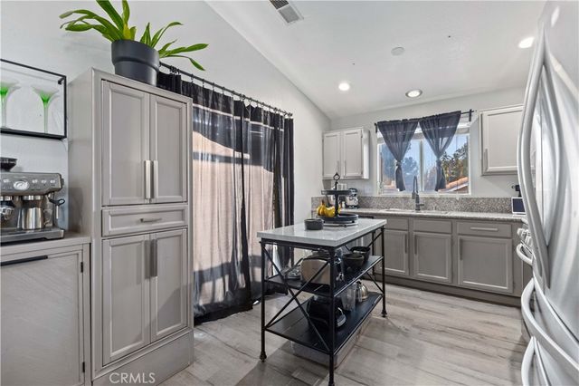 1832 Ivory, Palmdale, CA 93550