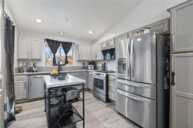 1832 Ivory, Palmdale, CA 93550