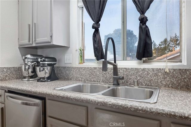 1832 Ivory, Palmdale, CA 93550