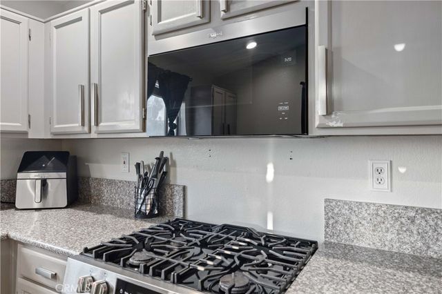 1832 Ivory, Palmdale, CA 93550