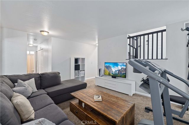 1832 Ivory, Palmdale, CA 93550