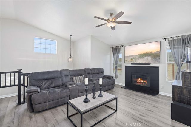 1832 Ivory, Palmdale, CA 93550