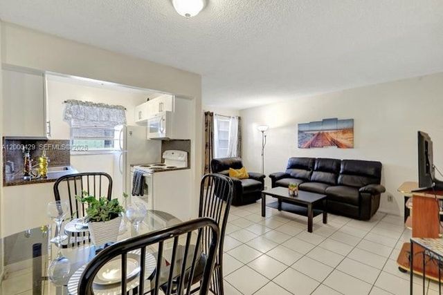 2145 Pierce Street 326, Hollywood, FL 33020