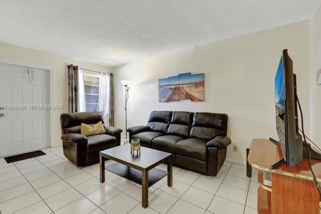 2145 Pierce Street 326, Hollywood, FL 33020