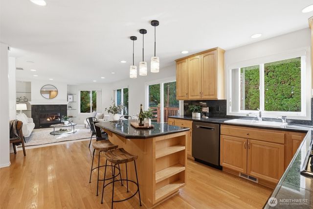 7741 152nd Avenue NE, Redmond, WA 98052