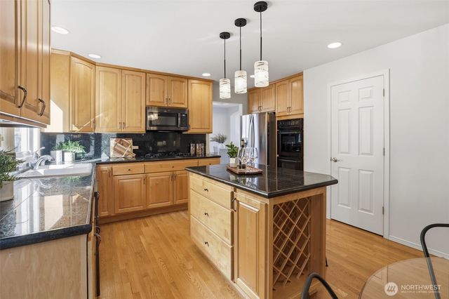 7741 152nd Avenue NE, Redmond, WA 98052