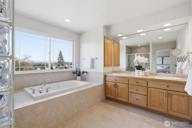 7741 152nd Avenue NE, Redmond, WA 98052