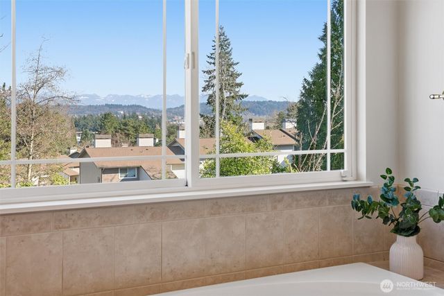 7741 152nd Avenue NE, Redmond, WA 98052