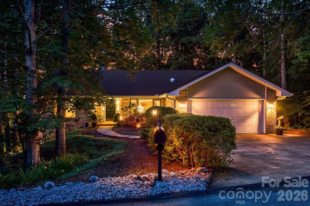 1851 Riverview Court, Hendersonville, NC 28739