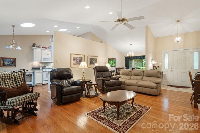 1851 Riverview Court, Hendersonville, NC 28739