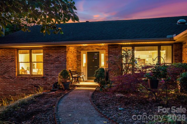 1851 Riverview Court, Hendersonville, NC 28739