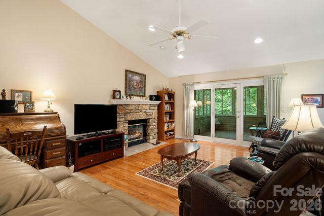 1851 Riverview Court, Hendersonville, NC 28739