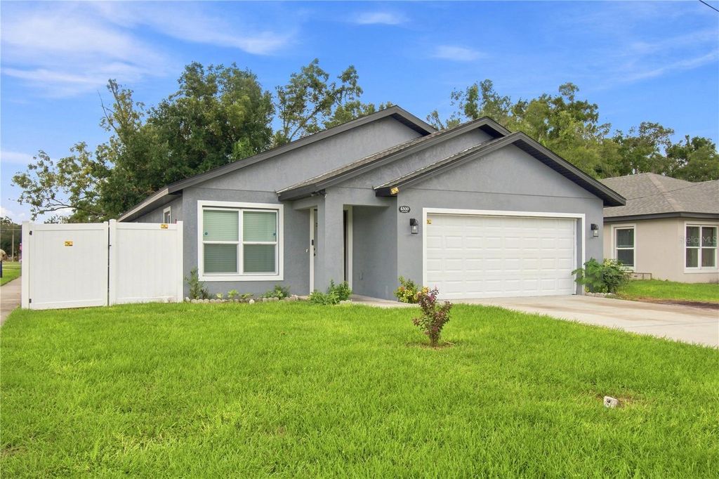 Image 2 of property listing at 4300 LENOX BOULEVARD, Orlando, FL 32811