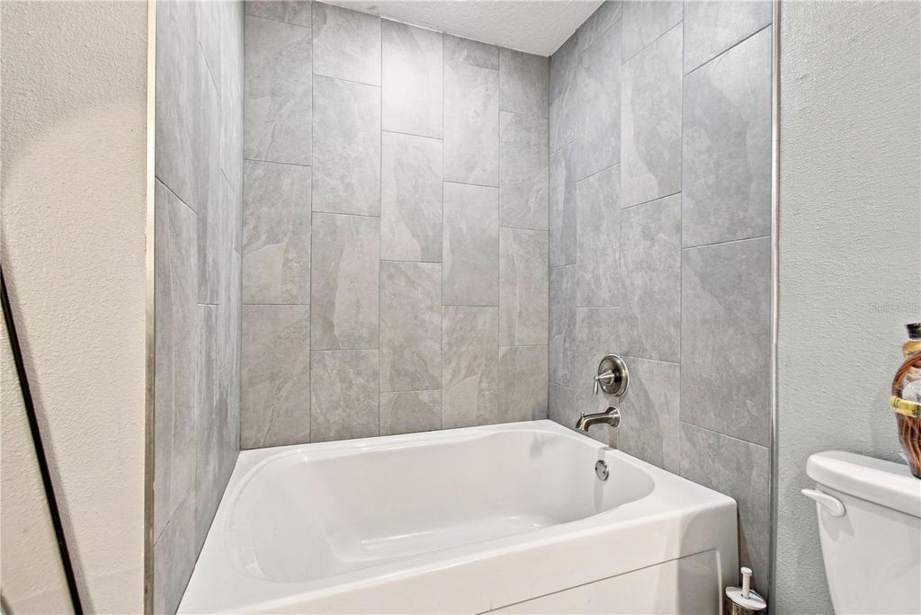 Image 25 of property listing at 4300 LENOX BOULEVARD, Orlando, FL 32811
