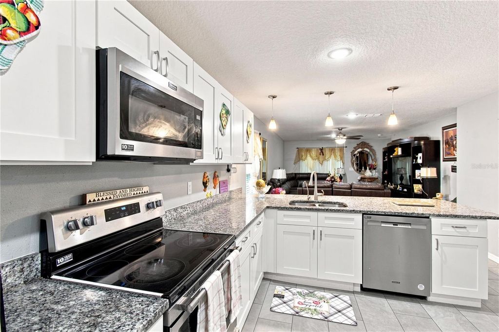 Image 10 of property listing at 4300 LENOX BOULEVARD, Orlando, FL 32811