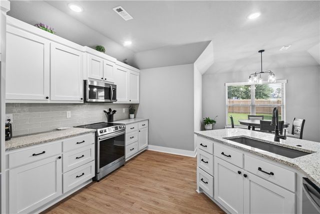 832 E Buchanan Street, Prairie Grove, AR 72753