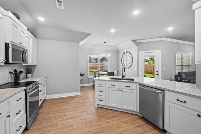 832 E Buchanan Street, Prairie Grove, AR 72753