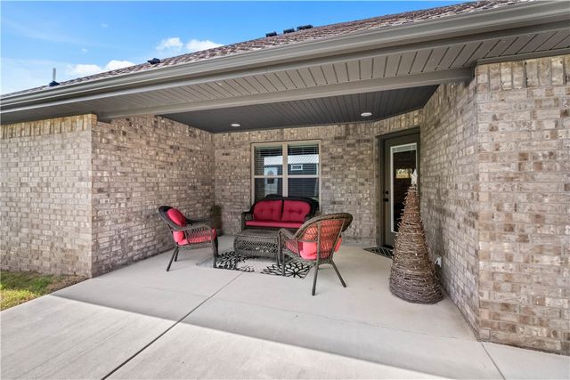 832 E Buchanan Street, Prairie Grove, AR 72753