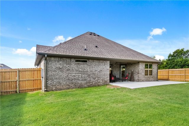 832 E Buchanan Street, Prairie Grove, AR 72753