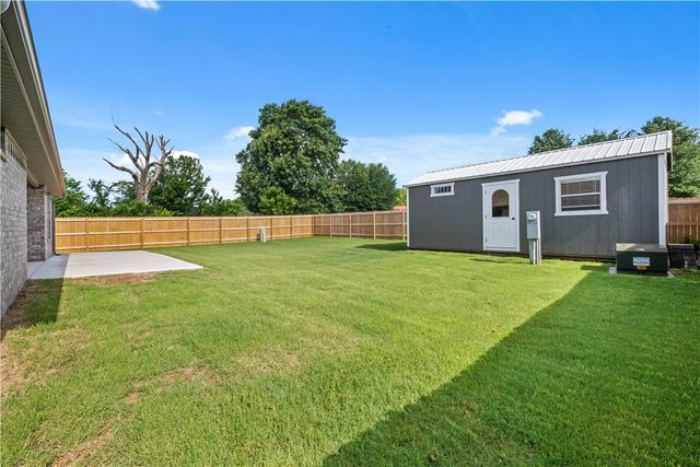 832 E Buchanan Street, Prairie Grove, AR 72753