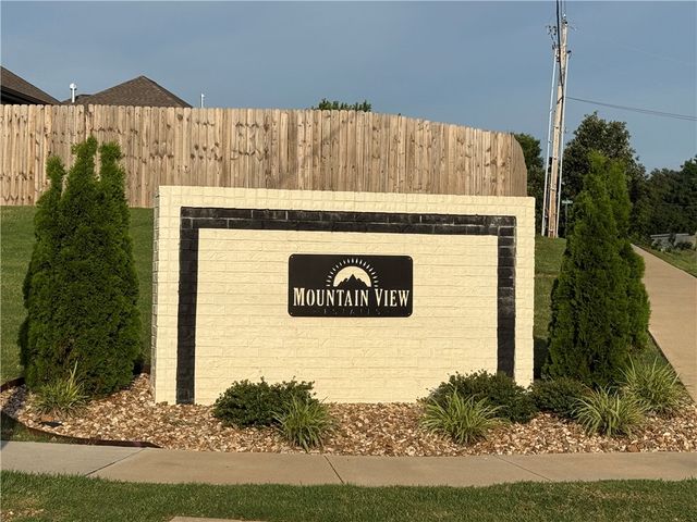 832 E Buchanan Street, Prairie Grove, AR 72753