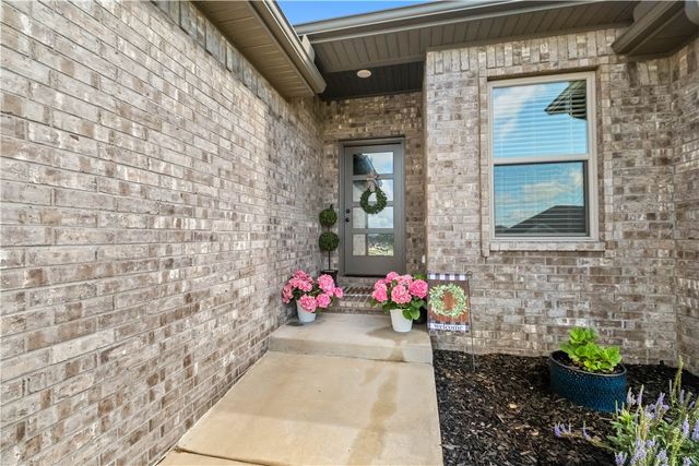 832 E Buchanan Street, Prairie Grove, AR 72753