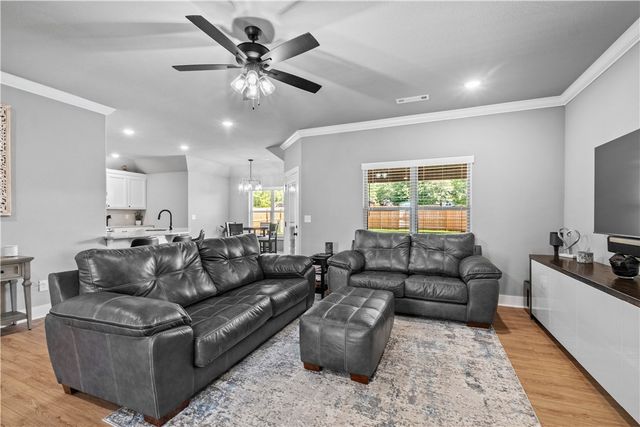 832 E Buchanan Street, Prairie Grove, AR 72753