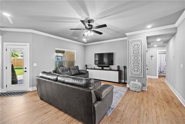 832 E Buchanan Street, Prairie Grove, AR 72753