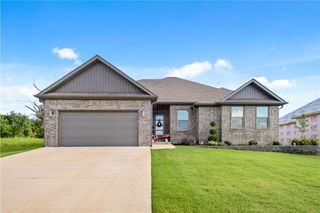 832 E Buchanan Street, Prairie Grove, AR 72753