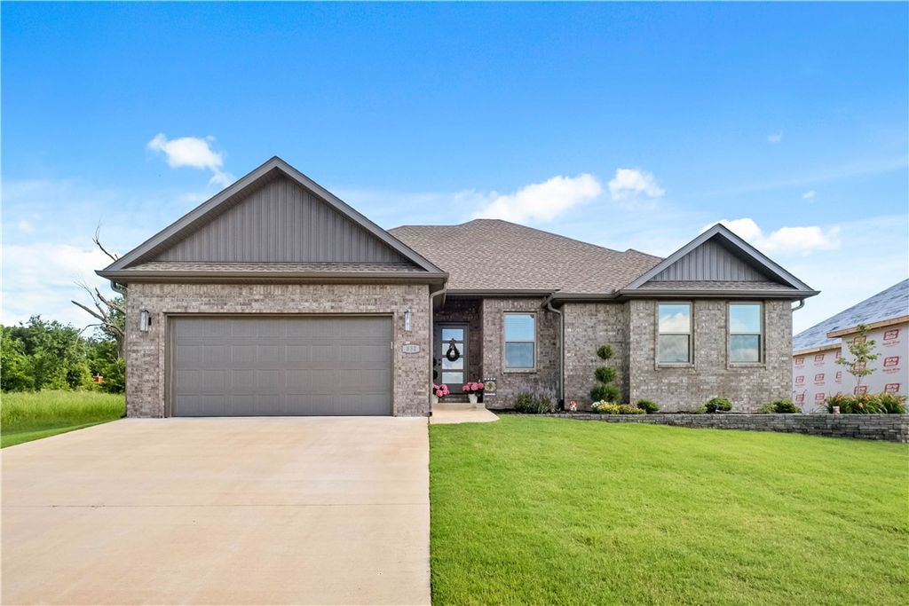 832 E Buchanan Street, Prairie Grove, AR 72753
