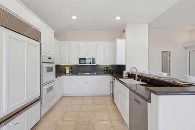 491 Ravensbury Street, Lake Sherwood, CA 91361