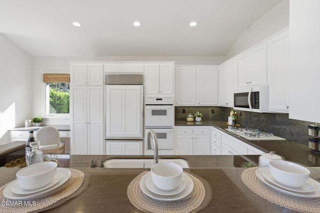 491 Ravensbury Street, Lake Sherwood, CA 91361