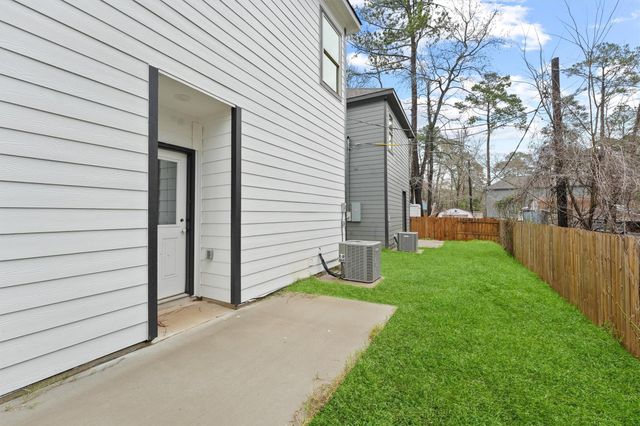 11964 Canal Street, Willis, TX 77318